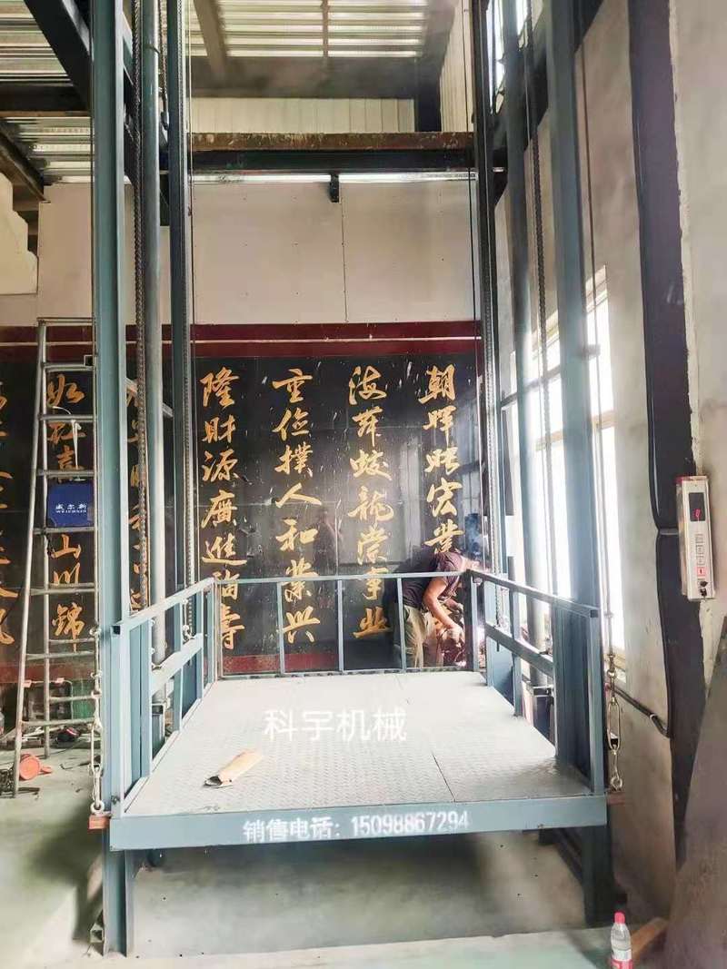 导轨式升降机